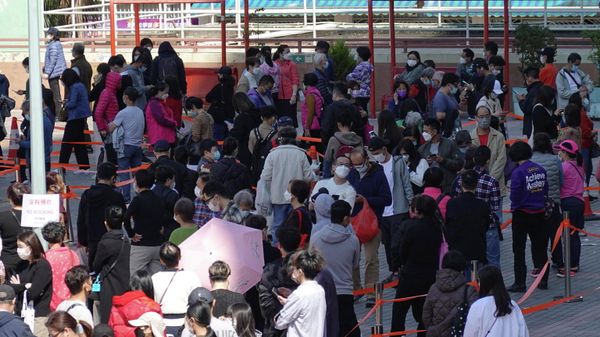 People line up at a makeshift testing site for the coronavirus disease (COVID-19) following the outbreak, in Hong Kong, China February 11, 2022. People line up at a makeshift testing site for the coronavirus disease (COVID-19) following the outbreak, in Hong Kong, China February 11, 2022. - Sputnik International