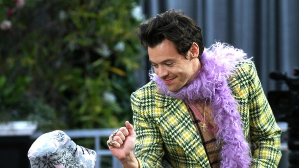In this handout photo courtesy of The Recording Academy, British singer Harry Styles bumps elbow with US singer Billie Eilish as they attend the 63rd Annual Grammy Awards at Los Angeles Convention Center on March 14, 2021 in Los Angeles - Sputnik International