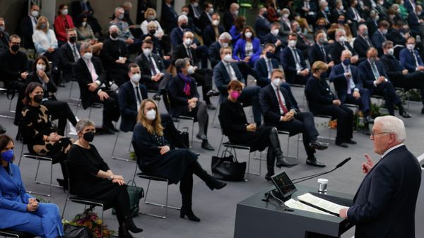 German President Frank-Walter Steinmeier gives a speech to attendees after being re-elected on February 13, 2022 during the German Federal Assembly which came together to elect the country's president in Berlin. - Sputnik International