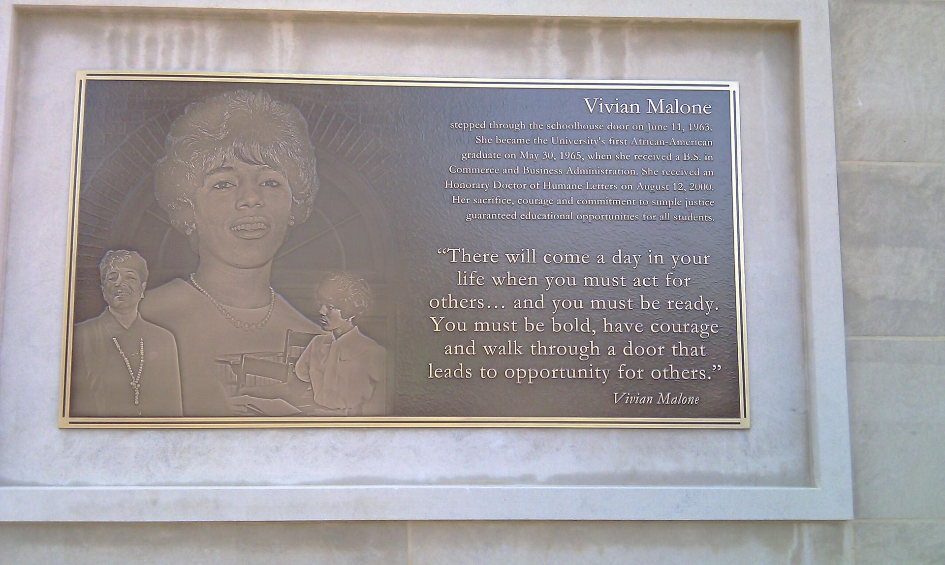 Plaque commemorating Vivian Malone Wallace on the east face of the Autherine Lucy Clock Tower in Malone Hood Plaza on the campus of the University of Alabama in Tuscaloosa, Alabama. Plaque commemorating Vivian Malone Wallace on the east face of the Autherine Lucy Clock Tower in Malone Hood Plaza on the campus of the University of Alabama in Tuscaloosa, Alabama. - Sputnik International, 1920, 13.02.2022