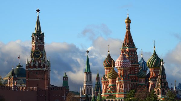 A general view shows the St. Basil's Cathedral and the Kremlin's Spasskaya Tower on a sunny autumn day, in Moscow, Russia - Sputnik International