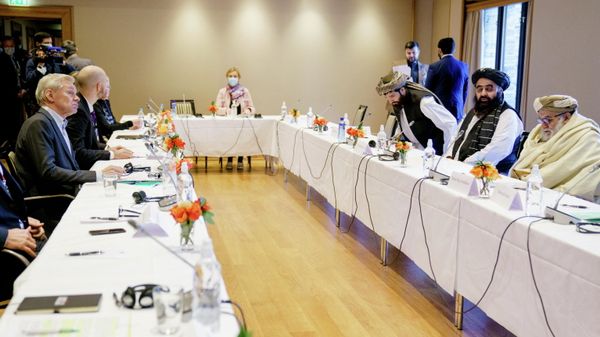 Secretary General Jan Egeland of the Norwegian Refugee Council meet with Taliban representatives Shafullah Azam, Mutiul Haq Nabi Kheel and Amir Khan Muttaqi at the Soria Moria hotel in Oslo, Norway January 25, 2022. - Sputnik International