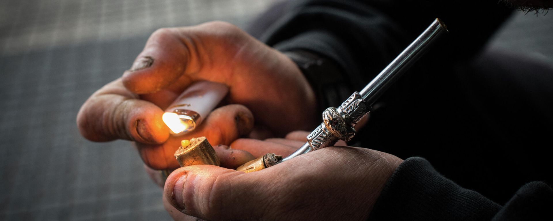 A drug addict lights an improvised pipe in Crackolandia, a place where drug addicts gather to smoke crack, in downtown Sao Paulo Brazil on January 11, 2013 A drug addict lights an improvised pipe in Crackolandia, a place where drug addicts gather to smoke crack, in downtown Sao Paulo Brazil on January 11, 2013 - Sputnik International, 1920, 15.02.2022