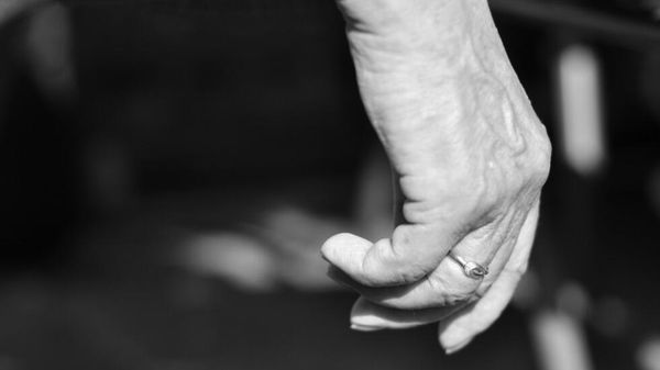 Old woman’s hand - Sputnik International