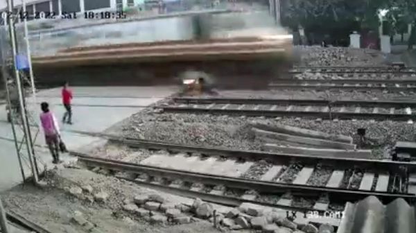 Smithereens 2022... bike and train - Sputnik International