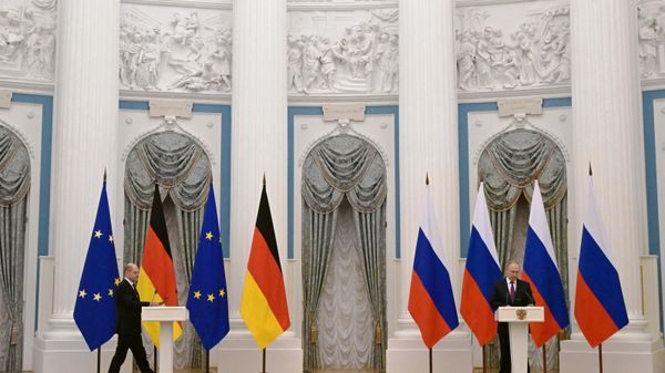 German Chancellor Olaf Scholz meets Russian President Vladimir Putin  - Sputnik International