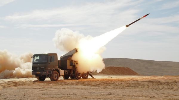 An Israeli Military Industrial Lynx MLRS systems firing an Accular surface-to-surface artillery rocket - Sputnik International