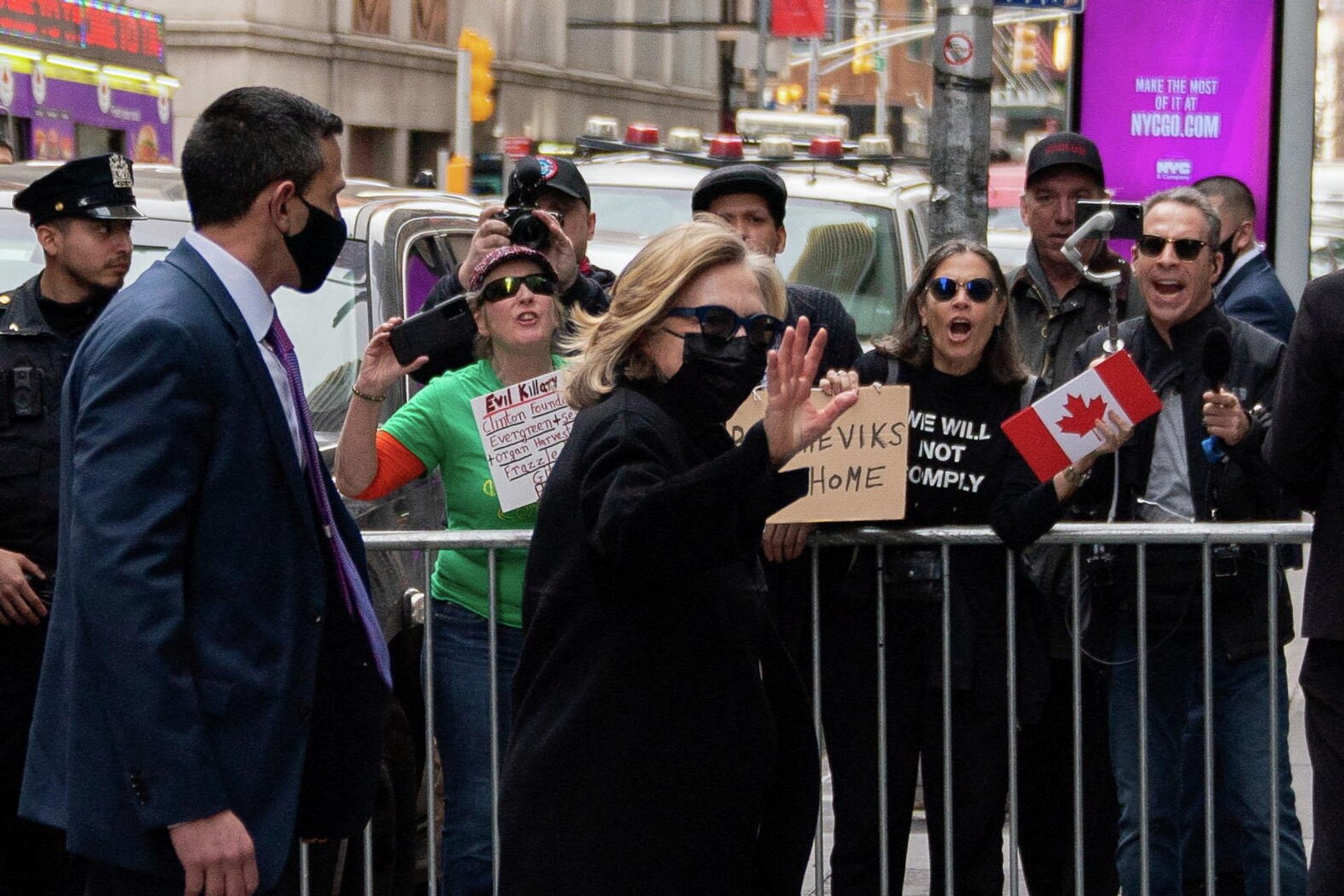 Former U.S. Secretary of State Hillary Clinton arrives at the New York Democratic Party 2022 State Nominating Convention in Manhattan in New York - Sputnik International, 1920, 19.03.2022
