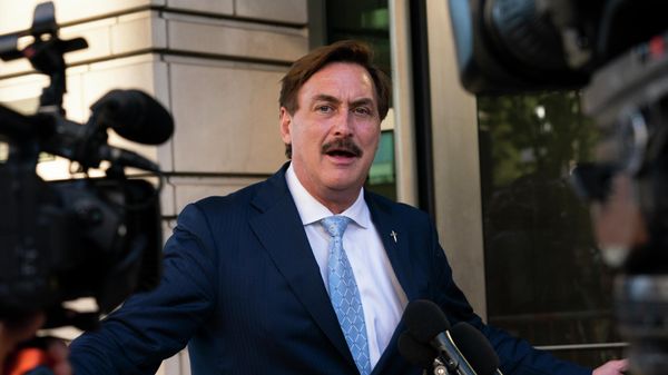 MyPillow chief executive Mike Lindell, speaks to reporters outside federal court in Washington, Thursday, June 24, 2021. A federal judge on Thursday appeared skeptical of arguments to dismiss a defamation lawsuit filed by Dominion Voting Systems over baseless 2020 election claims made by Trump allies Sidney Powell, Rudy Giuliani and Lindell. MyPillow chief executive Mike Lindell, speaks to reporters outside federal court in Washington, Thursday, June 24, 2021. A federal judge on Thursday appeared skeptical of arguments to dismiss a defamation lawsuit filed by Dominion Voting Systems over baseless 2020 election claims made by Trump allies Sidney Powell, Rudy Giuliani and Lindell. - Sputnik International