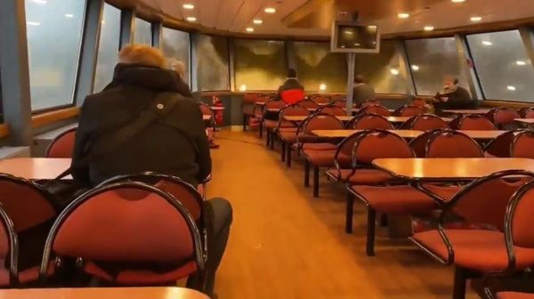 Waves from a storm in Hamburg, Germany were so powerful they bust through a ferry window - Sputnik International
