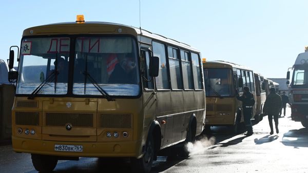 Buses evacuating civilian residents from the Donetsk and Lugansk People's Republics. - Sputnik International