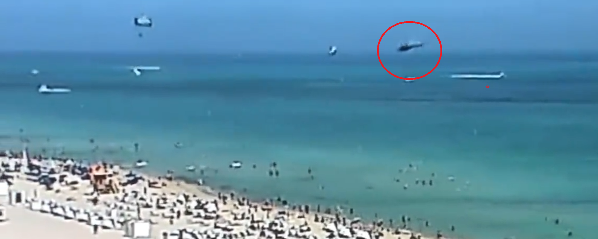 This afternoon at 1:10 p.m., MBPD received a call of a helicopter crash in the ocean near 10 Street. This afternoon at 1:10 p.m., MBPD received a call of a helicopter crash in the ocean near 10 Street. - Sputnik International, 1920, 19.02.2022