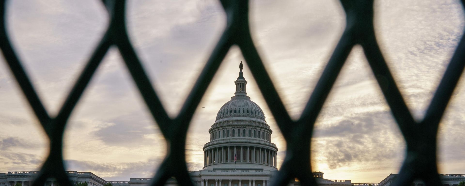 Security fencing has been reinstalled around the Capitol in Washington, Thursday, Sept. 16, 2021, ahead of a planned Sept. 18 rally by far-right supporters of former President Donald Trump who are demanding the release of rioters arrested in connection with the 6 January insurrection. - Sputnik International, 1920, 02.05.2022