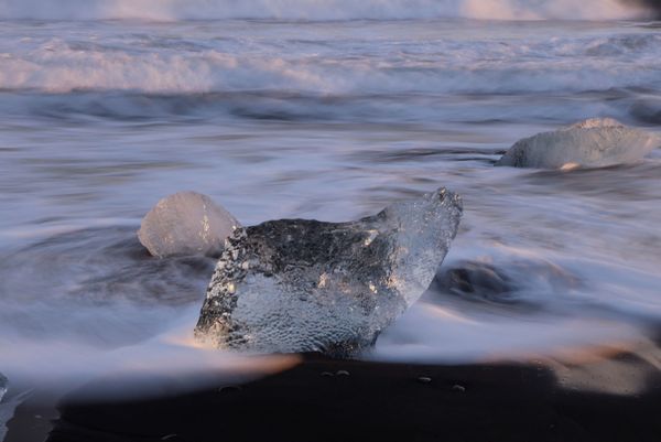 Blocks of ice that have broken off Jokulsarlon glacier lagoon on Diamond Beach during the winter on the southern coast of Iceland. - Sputnik International
