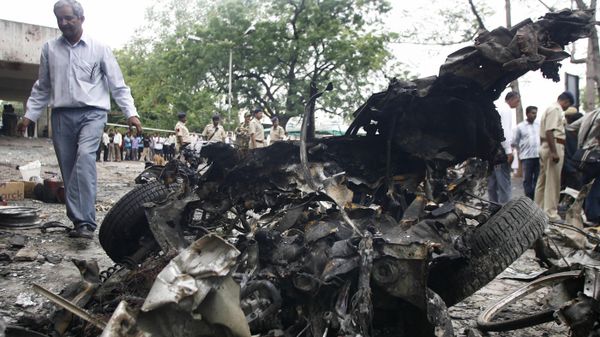 (FILES) This file photo taken on July 27, 2008 shows Indian forensic experts collecting evidence from a blast site outside the Civil Hospital in Ahmedabad, following a series of bombings the day before which killed dozens - Sputnik International