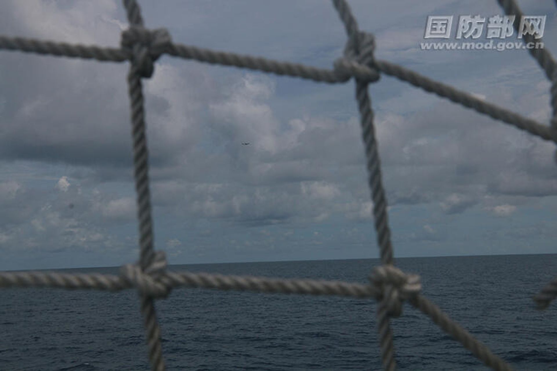 An image taken by a PLA Navy vessel shows the Royal Australian Air Force's (RAAF) P-8 anti-submarine patrol aircraft hovering around the ship. An image taken by a PLA Navy vessel shows the Royal Australian Air Force's (RAAF) P-8 anti-submarine patrol aircraft hovering around the ship. - Sputnik International, 1920, 21.02.2022
