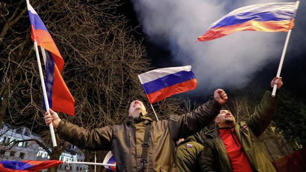 activists react on a street as fireworks explode in the sky - Sputnik International
