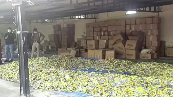 A police officer stands in a fire cracker factory after an explosion in Una, Himachal Pradesh, India February 22, 2022 - Sputnik International
