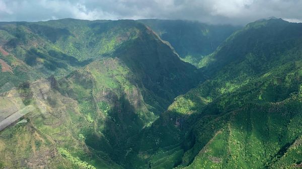 FILE - An area near the Na Pali Coast on the island of Kauai in Hawaii is shown as seen from the air on Dec. 17, 2019. The National Transportation Safety Board released an investigation report Wednesday, Dec. 15, 2021 on the crash of a tour helicopter on Dec. 26, 2019 in the area that killed seven people, but the report did not detail a cause for the crash. - Sputnik International