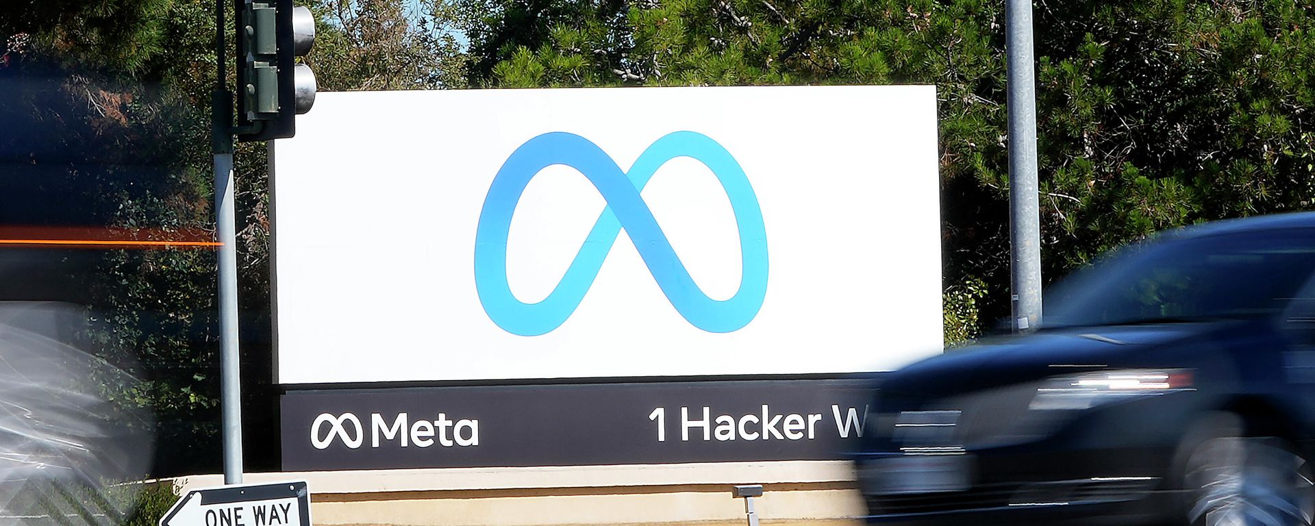 Facebook unveiled its new Meta sign at the company headquarters in Menlo Park, Calif., on Oct. 28, 2021. Facebook parent company Meta Platforms Inc. settled a decade-old class action lawsuit on Tuesday, Feb. 15, 2022, over the company’s use of “cookies” in 2010 and 2011 that tracked people online even after they logged off the Facebook platform. As part of the proposed settlement, which must still be approved by a judge, Meta agreed to delete all the data it wrongfully collected during the period. Facebook unveiled its new Meta sign at the company headquarters in Menlo Park, Calif., on Oct. 28, 2021. Facebook parent company Meta Platforms Inc. settled a decade-old class action lawsuit on Tuesday, Feb. 15, 2022, over the company’s use of “cookies” in 2010 and 2011 that tracked people online even after they logged off the Facebook platform. As part of the proposed settlement, which must still be approved by a judge, Meta agreed to delete all the data it wrongfully collected during the period. - Sputnik International, 1920, 15.12.2022