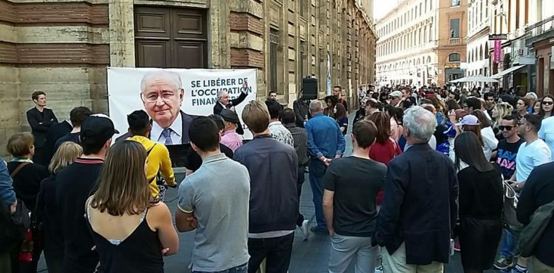 Jacques Cheminade, President of Solidarité & Progrès, in the streets of Toulouse 2017 Jacques Cheminade, President of Solidarité & Progrès, in the streets of Toulouse 2017 - Sputnik International, 1920, 24.02.2022