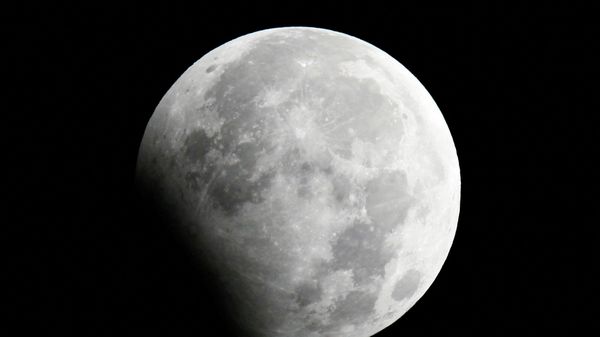 The moon is seen during a partial lunar eclipse in Shanghai January 1, 2010 - Sputnik International