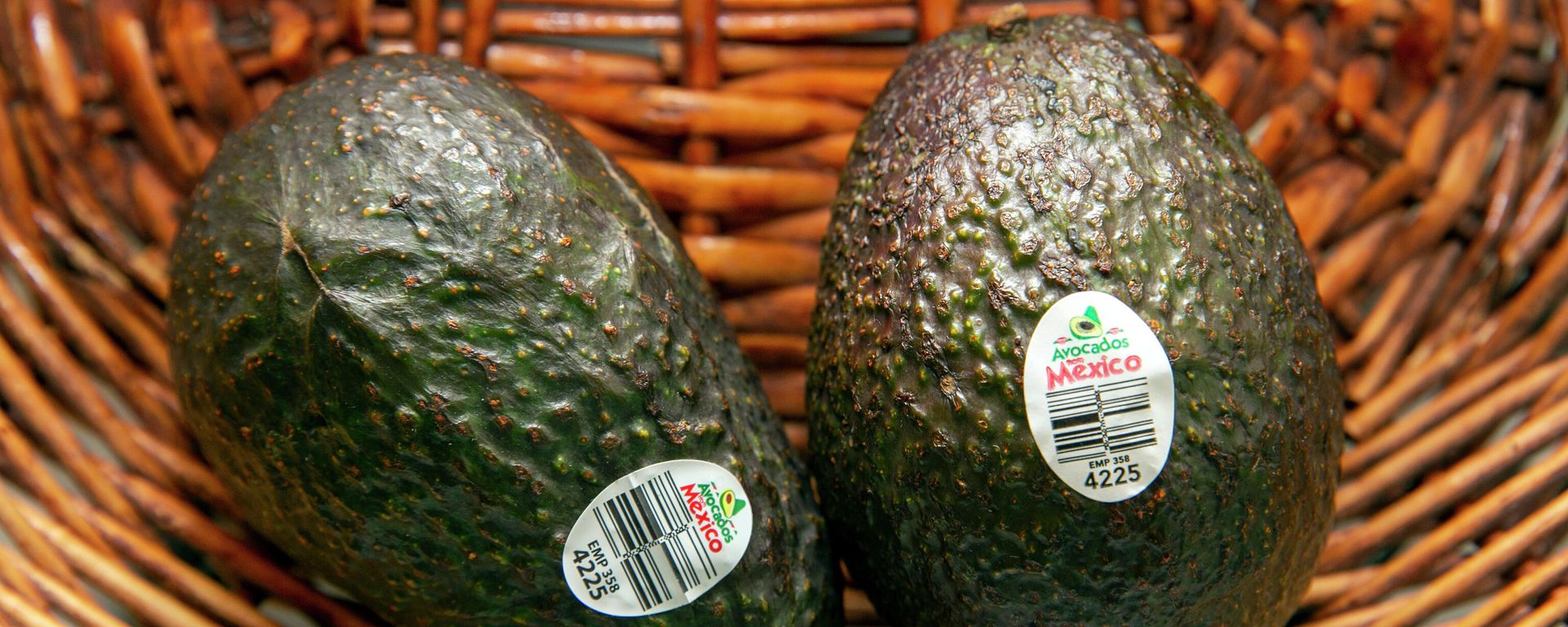 Avocados from Mexico sit in a basket in Rutherford, New Jersey, on Thursday, February 17, 2022. Avocados from Mexico sit in a basket in Rutherford, New Jersey, on Thursday, February 17, 2022. - Sputnik International, 1920, 25.02.2022