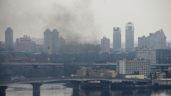 Smoke rises from the territory of the Ukrainian Defence Ministry's unit, after Russian President Vladimir Putin authorised a military operation in eastern Ukraine, in Kiev, Ukraine February 24, 2022.  - Sputnik International