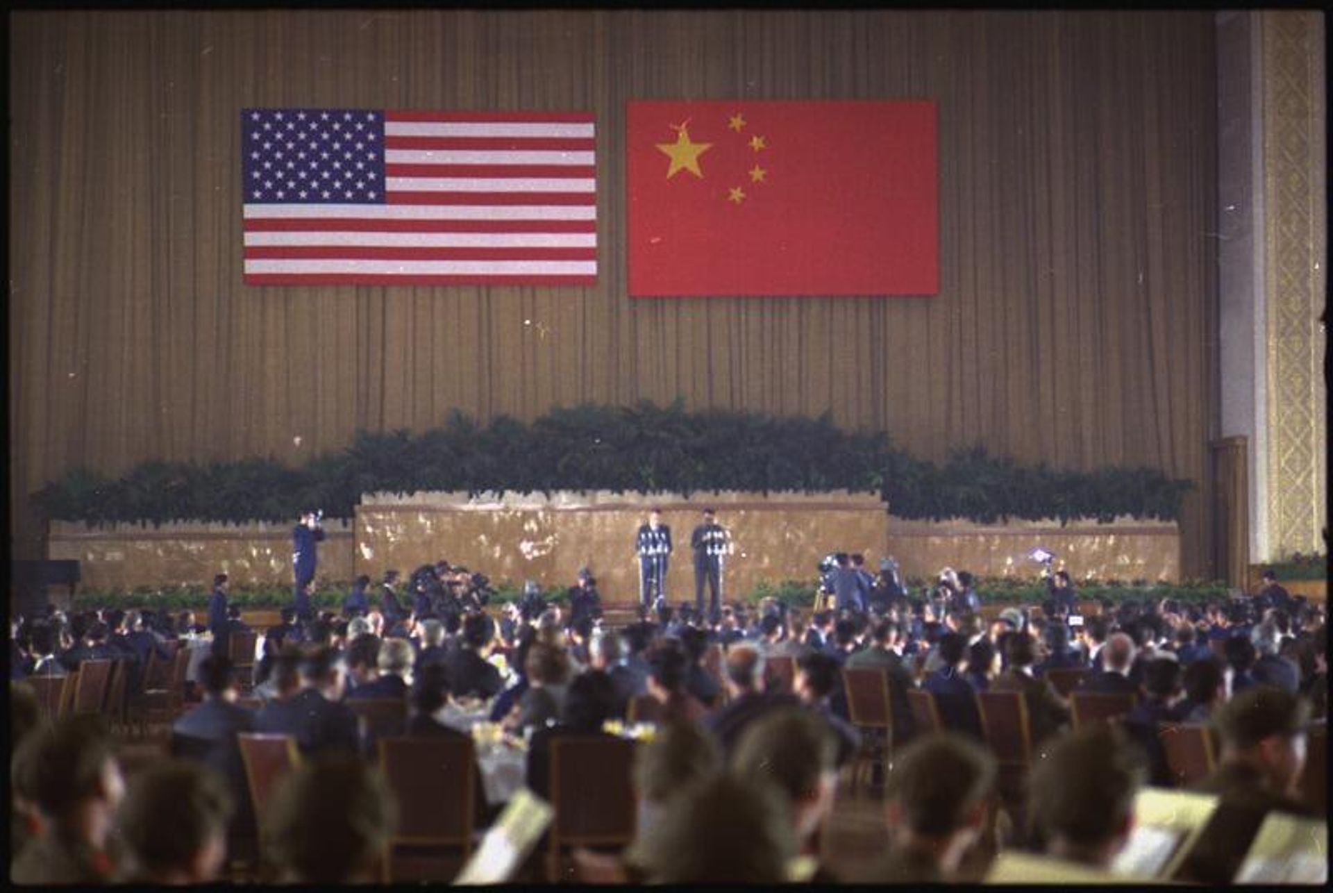 US President Richard Nixon and Chinese Premier Zhou Enlai speak at a banquet at the Great Hall of the People in Beijing, China, on February 21, 1972. US President Richard Nixon and Chinese Premier Zhou Enlai speak at a banquet at the Great Hall of the People in Beijing, China, on February 21, 1972. - Sputnik International, 1920, 01.03.2022