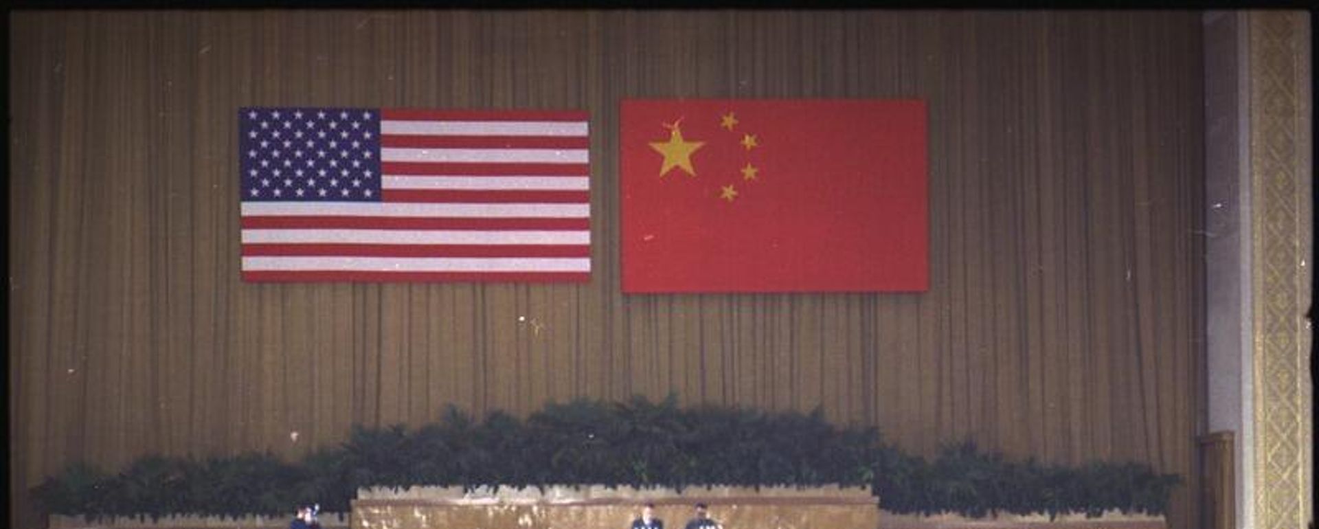 US President Richard Nixon and Chinese Premier Zhou Enlai speak at a banquet at the Great Hall of the People in Beijing, China, on February 21, 1972. US President Richard Nixon and Chinese Premier Zhou Enlai speak at a banquet at the Great Hall of the People in Beijing, China, on February 21, 1972. - Sputnik International, 1920, 28.02.2022