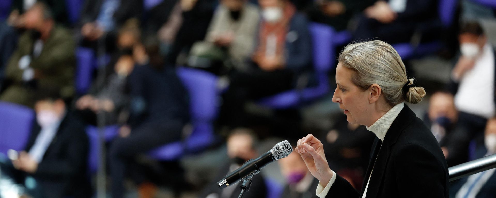 Parliamentary group co-leader of the far-right Alternative for Germany (AfD) party Alice Weidel speaks during an extraordinary session of the Bundestag (lower house of parliament) on February 27, 2022 in Berlin - Sputnik International, 1920, 01.03.2022