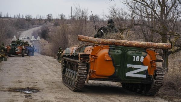 Servicemen from the Donetsk People's Republic (DPR) militia sit on armoured vehicles on a road outside Mariupol. On February 24, Russian President Vladimir Putin announced a military operation in Ukraine following the recognition of independence of the breakaway Donetsk and Lugansk republics. - Sputnik International