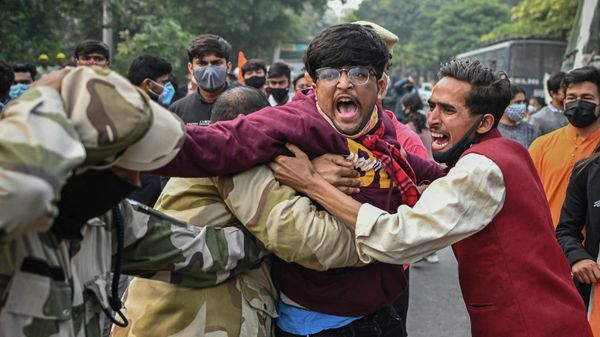 Police detain activists from the Akhil Bharatiya Vidyarthi Parishad (ABVP) the student wing of the ruling Bharatiya Janata Party (BJP) during a demonstration in New Delhi on January 31, 2022 - Sputnik International
