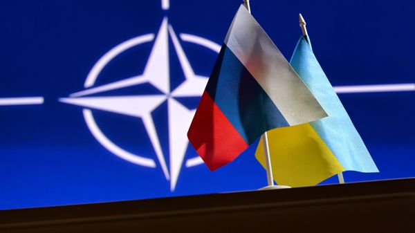 National flags of Russia and Ukraine - Sputnik International