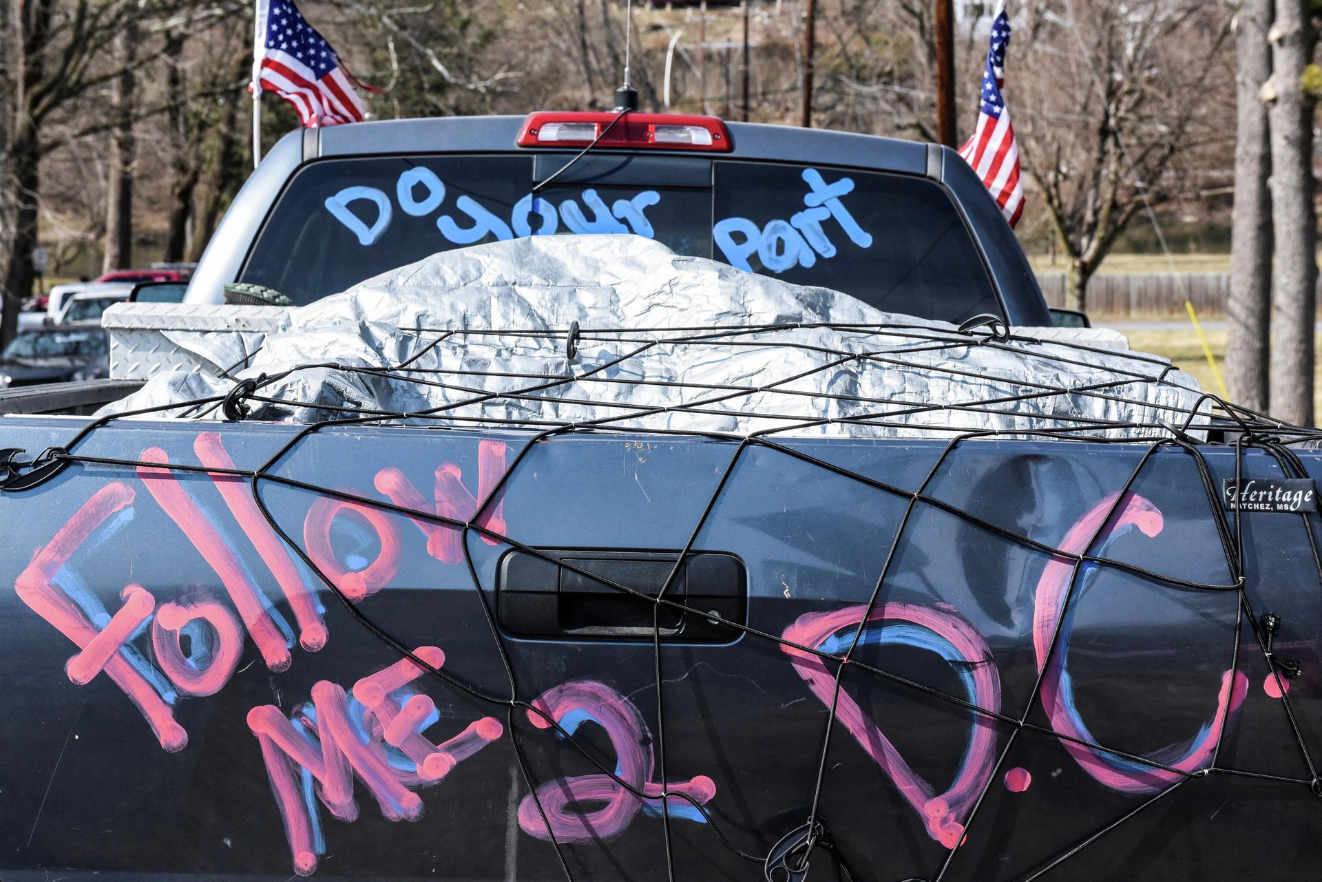 A written message reading follow me to D.C. is seen on the back of a truck as hundreds of vehicles including 18-wheeler trucks, RVs and other cars are parked as part of a rally at Hagerstown Speedway after some of them arrived as part of a convoy that travelled across the country headed to Washington D.C. to protest coronavirus disease (COVID-19) related mandates and other issues in Hagerstown, Maryland, U.S., March 5, 2022. - Sputnik International, 1920, 10.03.2022