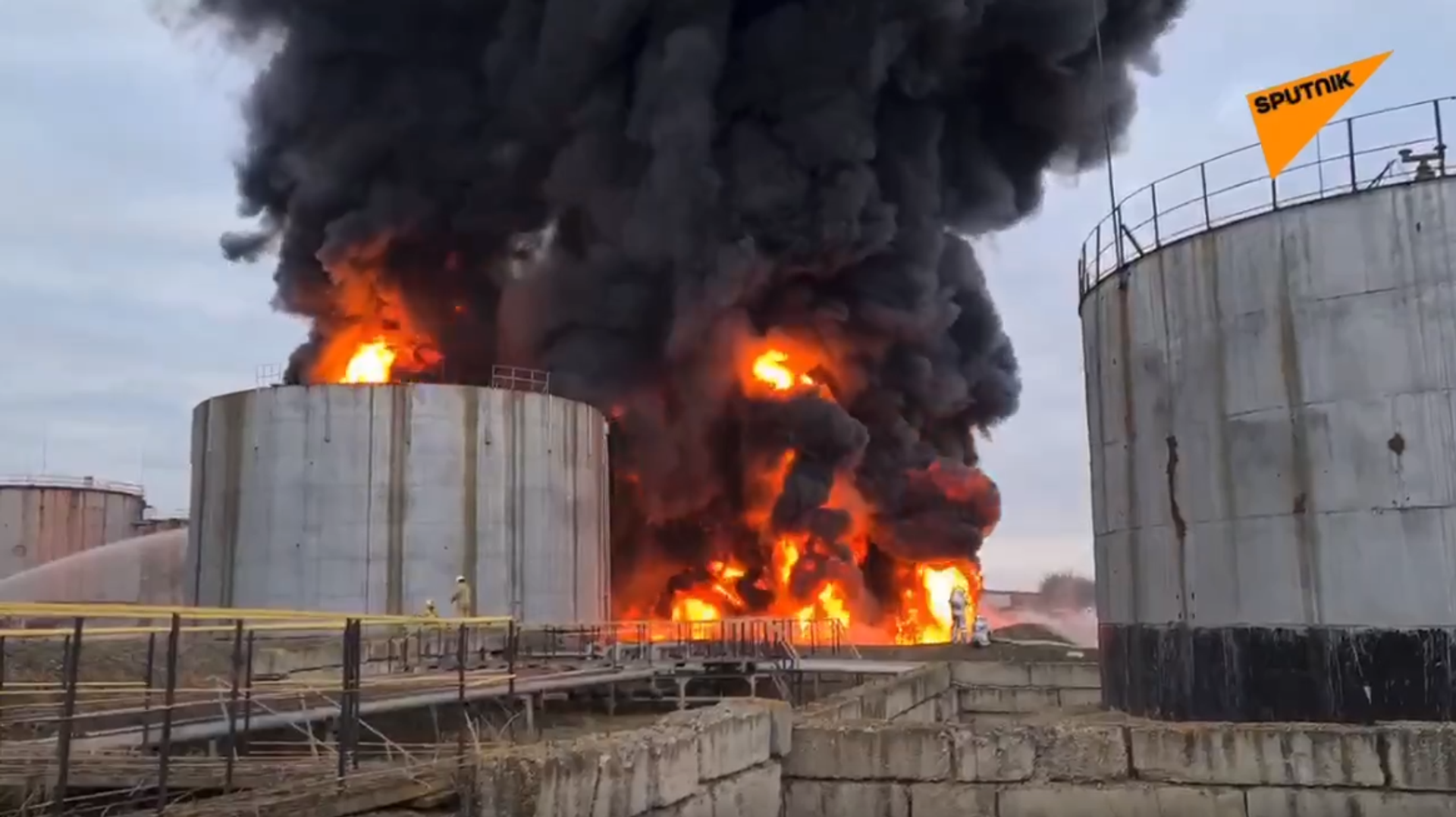 Fire at Lugansk oil depot Fire at Lugansk oil depot - Sputnik International, 1920, 07.03.2022