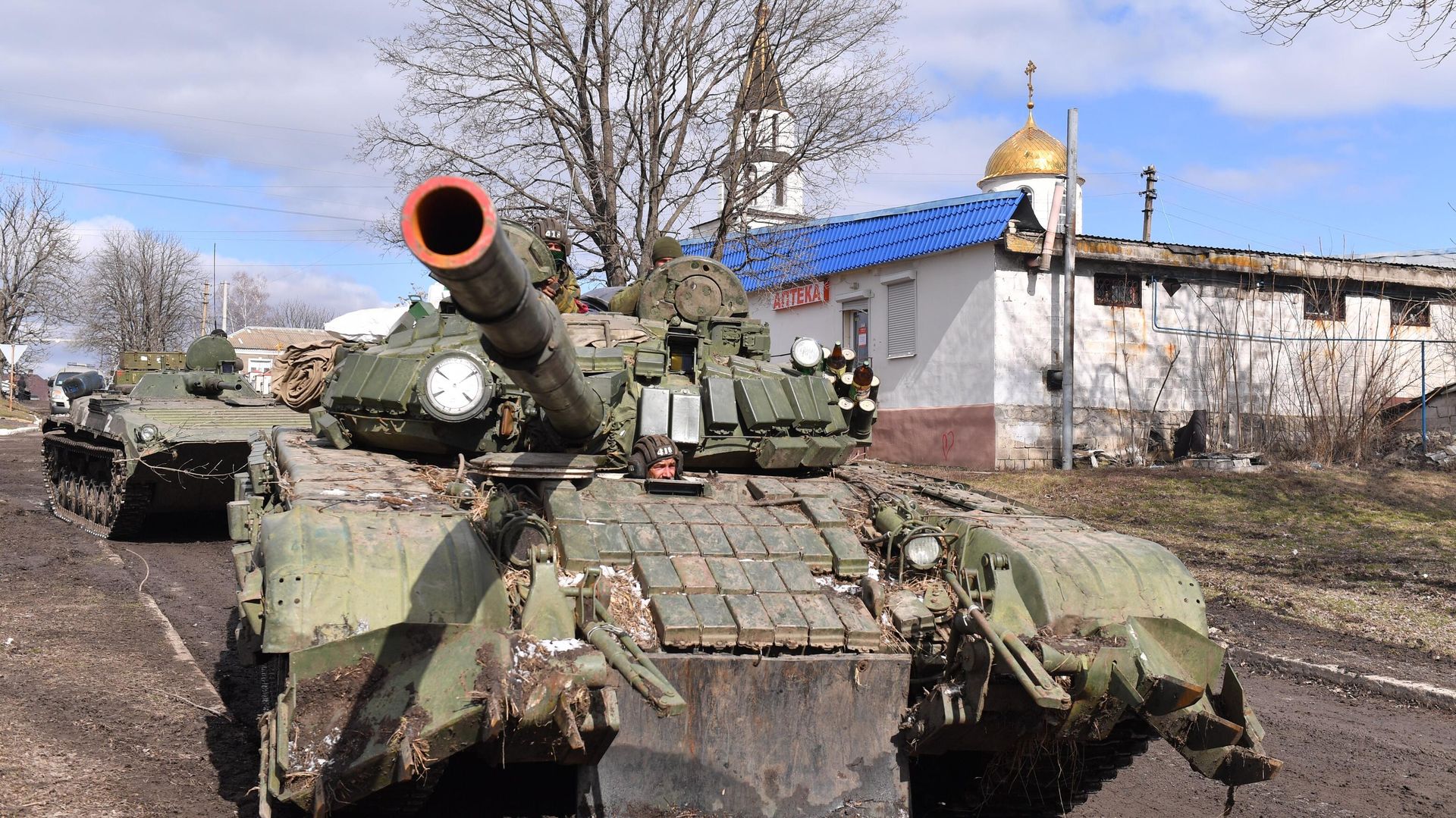DPR People's Militia in a tank ride along the street of the village of Bugas.
DPR People's Militia in a tank ride along the street of the village of Bugas.
- Sputnik International, 1920, 07.03.2022