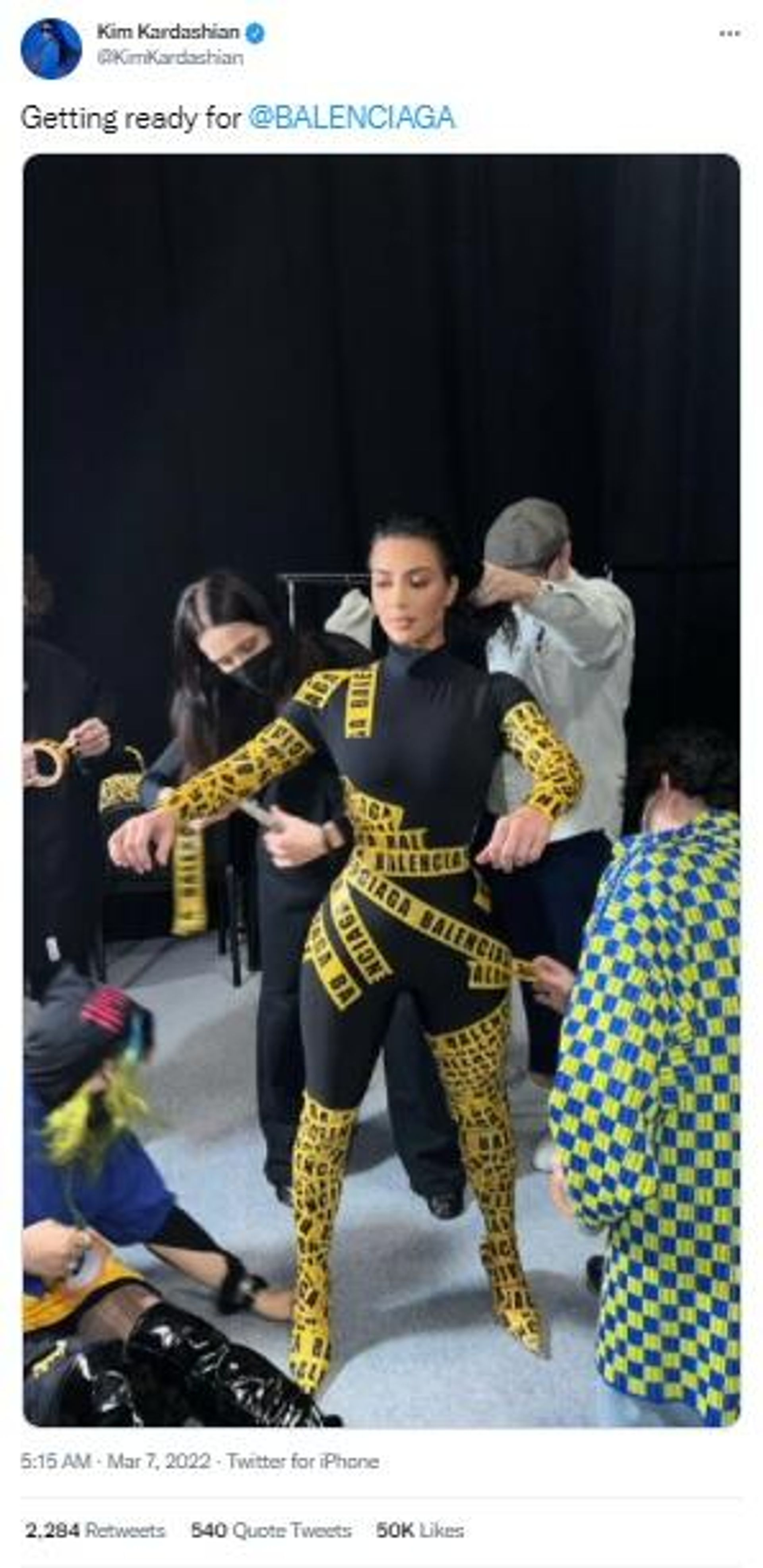 Reality TV star Kim Kardashian getting wrapped up in caution yellow tape at Balenciaga's show at Paris Fashion Week - Sputnik International, 1920, 07.03.2022