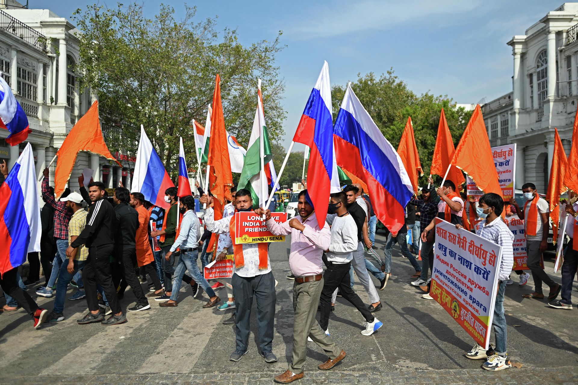 Supporters and activists of Hindu Sena, a right-wing Hindu group, take part in a march in support of Russia during the ongoing Russia-West tensions on Ukraine, in New Delhi on March 6, 2022. - Sputnik International, 1920, 07.03.2022
