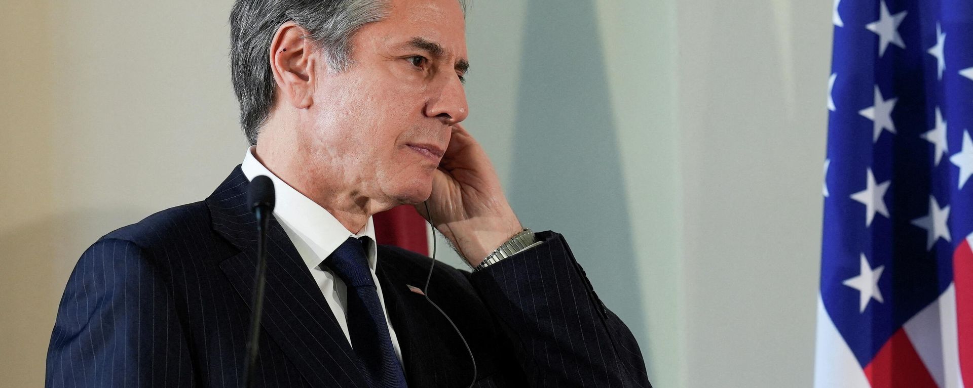 U.S. Secretary of State Antony Blinken listens during a news conference with Latvian Foreign Minister Edgars Rinkevics in Riga, Latvia March 7, 2022. - Sputnik International, 1920, 08.03.2022