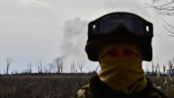 Donetsk People's Republic forces' serviceman at a checkpoint in the vicinity of Mariupol. - Sputnik International