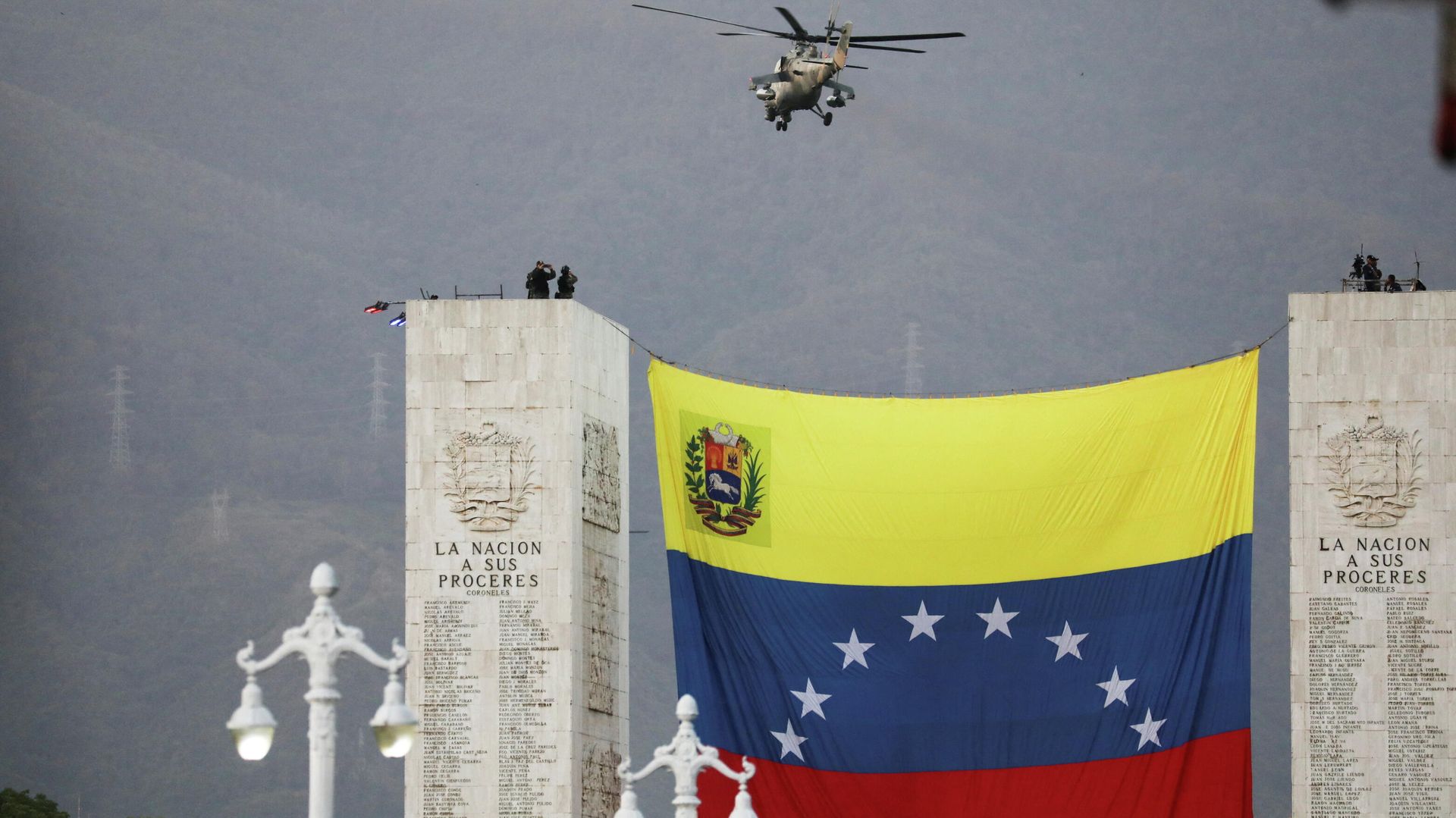 A helicopter flies over a large Venezuelan flag during a military parade to celebrate the 210th anniversary of Venezuela's independence in Caracas, Venezuela, July 5, 2021. A helicopter flies over a large Venezuelan flag during a military parade to celebrate the 210th anniversary of Venezuela's independence in Caracas, Venezuela, July 5, 2021. - Sputnik International, 1920, 09.03.2022