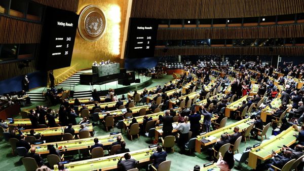 Delegates react as results of the voting are displayed during the 11th emergency special session of the 193-member U.N. General Assembly at the United Nations Headquarters in Manhattan, New York City, U.S., March 2, 2022 - Sputnik International
