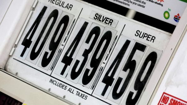Gasoline prices are displayed on a pump at a gas station in Manhattan in New York City, New York, U.S., March 7, 2022 - Sputnik International