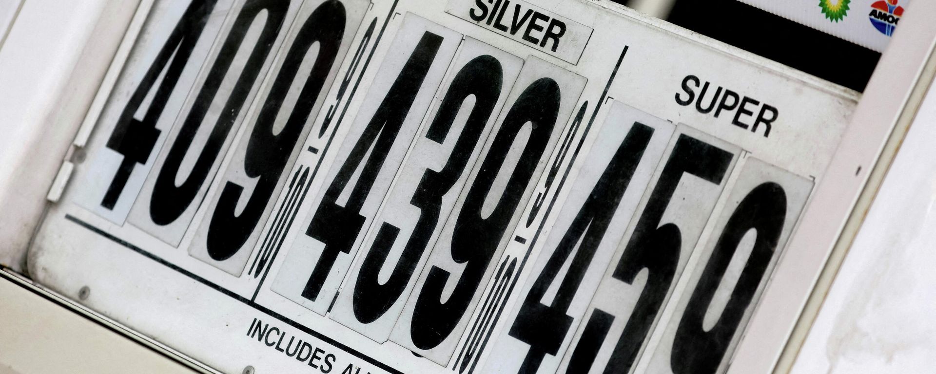 Gasoline prices are displayed on a pump at a gas station in Manhattan in New York City, New York, U.S., March 7, 2022 - Sputnik International, 1920, 15.03.2022