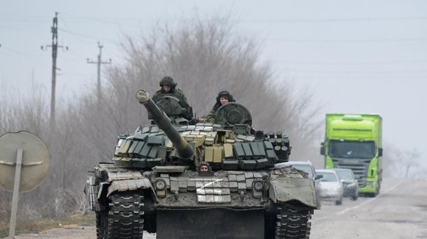 A tank near the city of Novoazovsk in Donbass. - Sputnik International