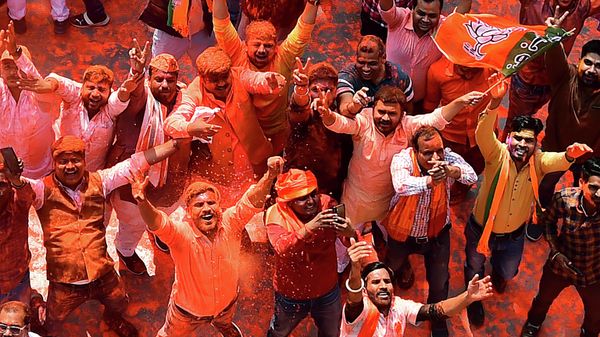 Supporters of India's Bharatiya Janata Party (BJP) celebrate outside the party office in Lucknow on March 10, 2022, on the day of counting of votes for the Uttar Padesh state asembly elections Supporters of India's Bharatiya Janata Party (BJP) celebrate outside the party office in Lucknow on March 10, 2022, on the day of counting of votes for the Uttar Padesh state asembly elections - Sputnik International