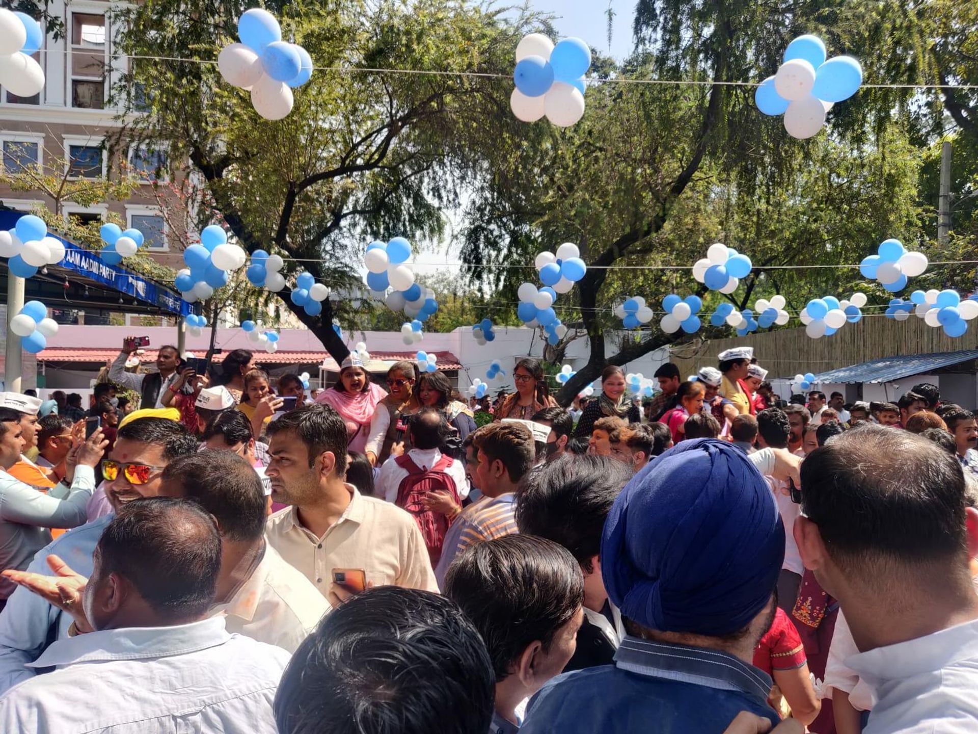 Aam Aadmi Party Celebrating Outside Party Office In New Delhi  - Sputnik International, 1920, 10.03.2022
