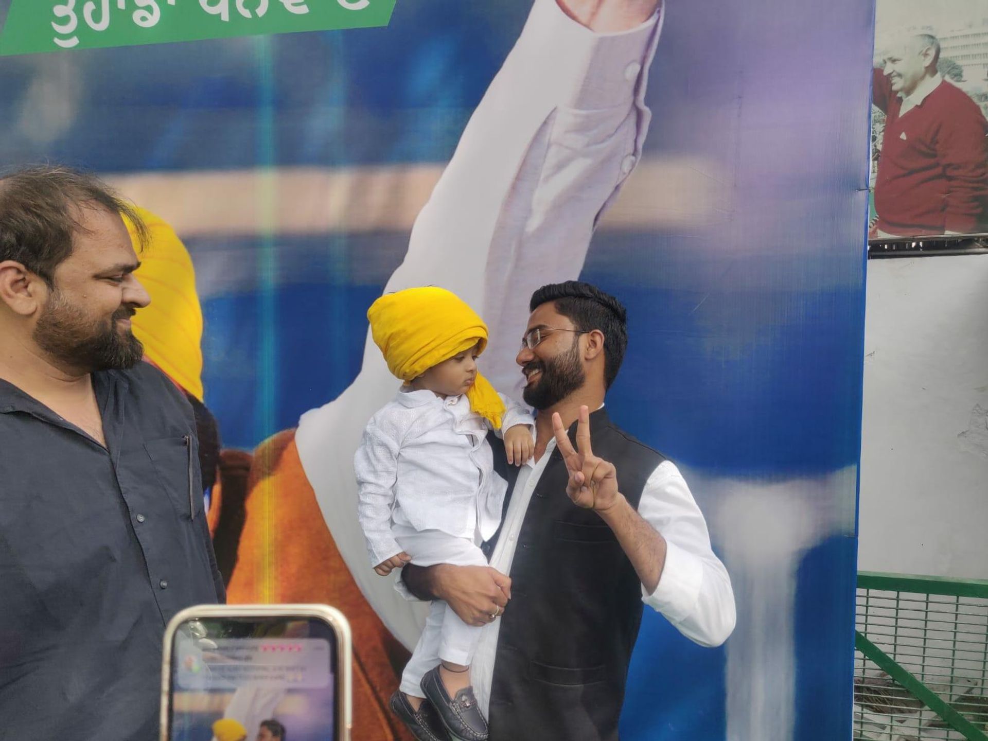 Aam Aadmi Party Celebrating Outside Party Office In New Delhi - Sputnik International, 1920, 10.03.2022