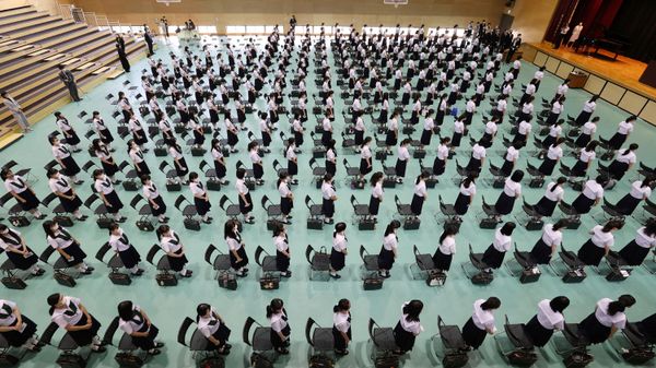High school students wearing face masks amid concerns over the spread of the COVID-19 coronavirus attend a ceremony for the reopening of the school in Higashiosaka, Osaka prefecture - Sputnik International